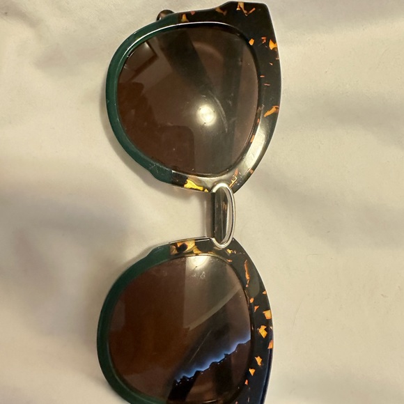 Ferragamo Sunglasses - Picture 4 of 6